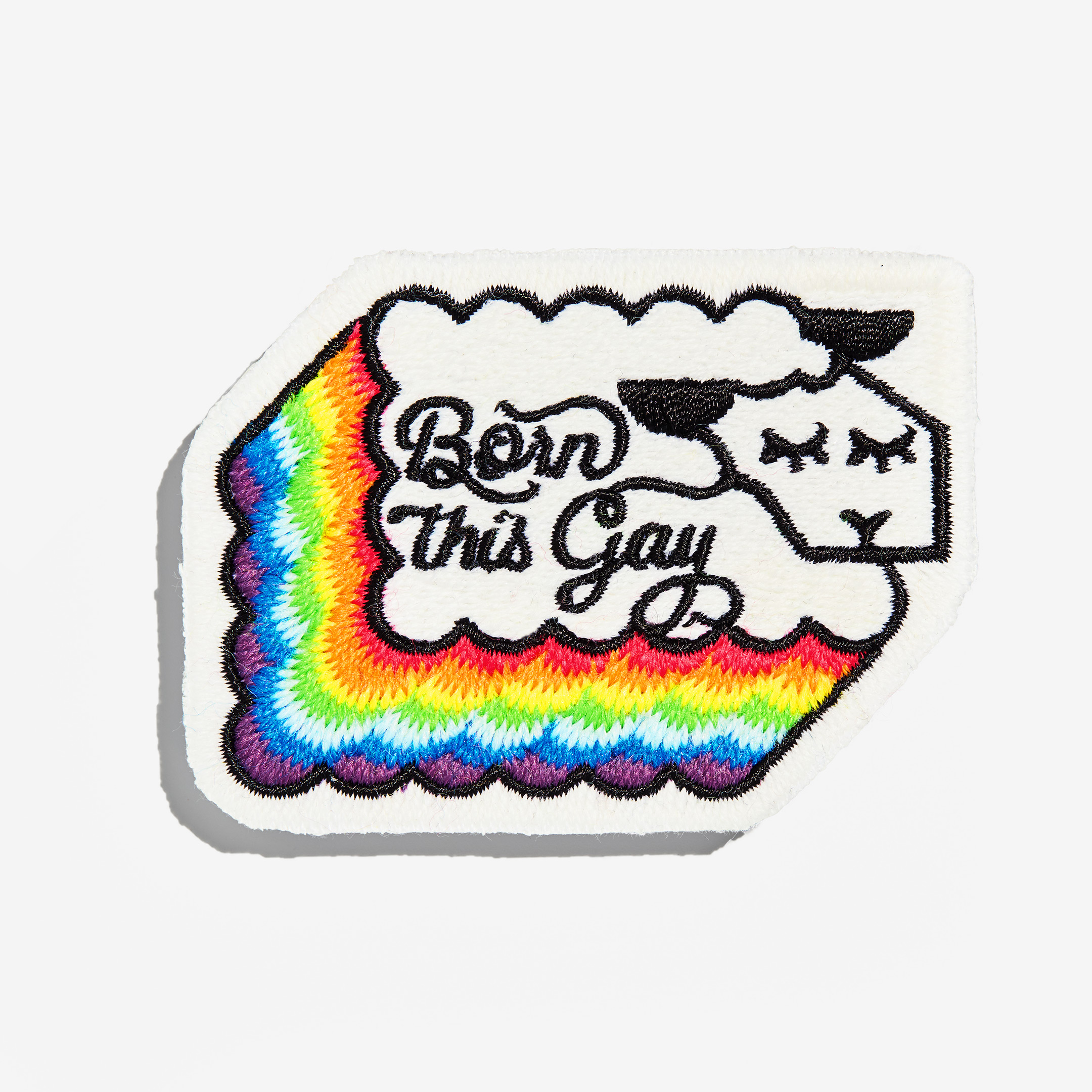 Patch "Born this Gay" aus schwuler Schafwolle auf einem weißen Hintergrund.