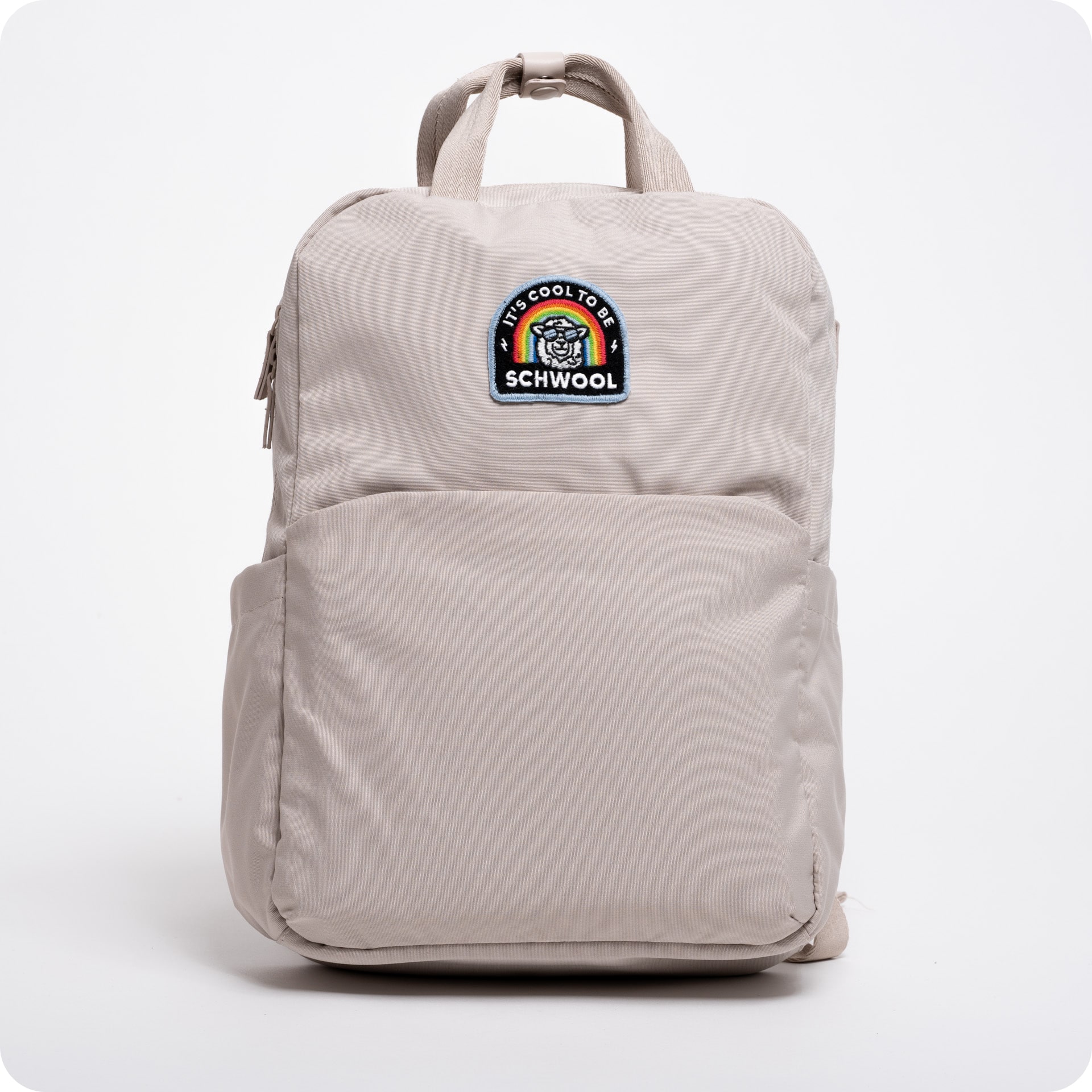 Vorderseite des Rucksacks "It's cool to be schwool" aus der limitierten Kollektion